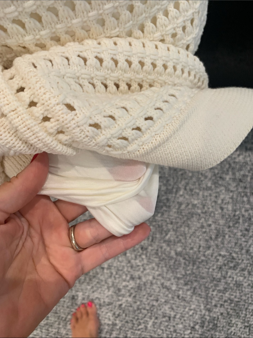 St. John Cream Openwork Crochet Set w slip. Size 8. Worn once - Picture 9 of 11
